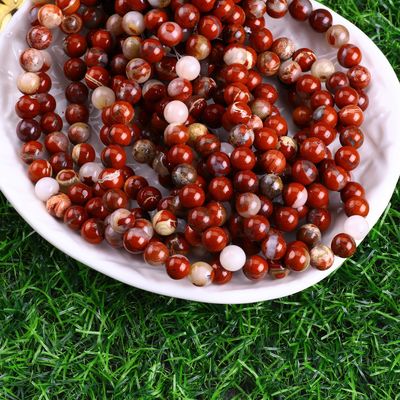 حبات الياسبر الحمراء المستديرة الحجارة الكريستالية الطبيعية الحجم المختلف للحبات الخفيفة للحجارة للجواهر